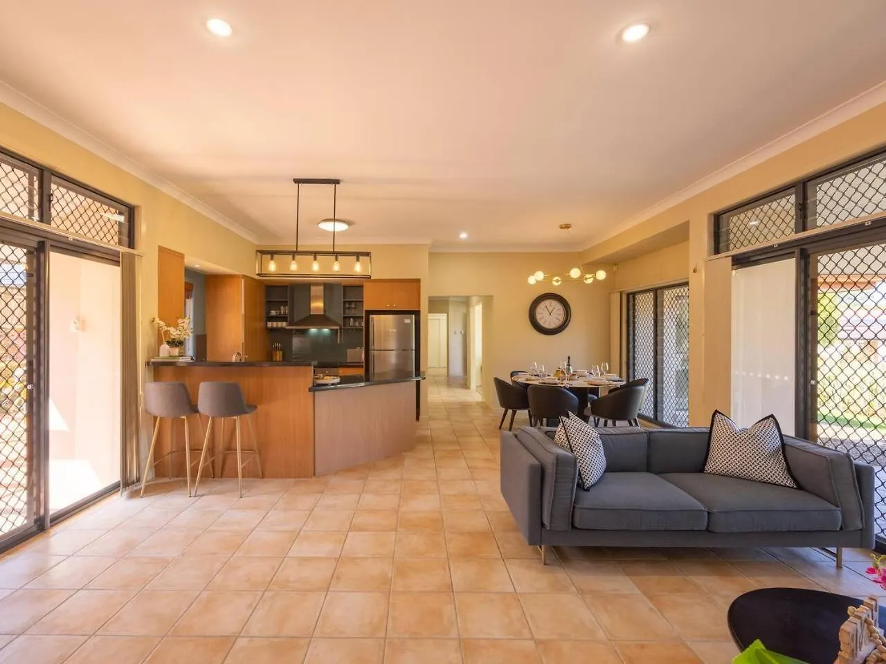 Bauhaus Design 5 Bedrooms Home At Carindale بريزبين