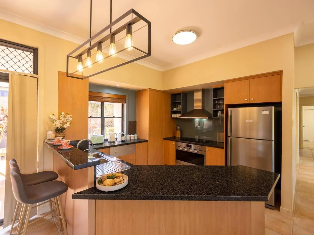 Bauhaus Design 5 Bedrooms Home At Carindale Брисбен Австралия